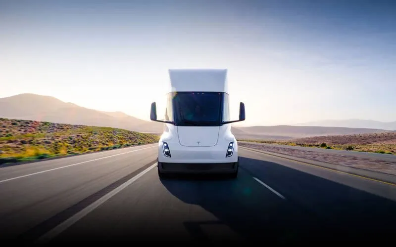 Tesla Semi – Raskaan liikenteen teknologinen murros